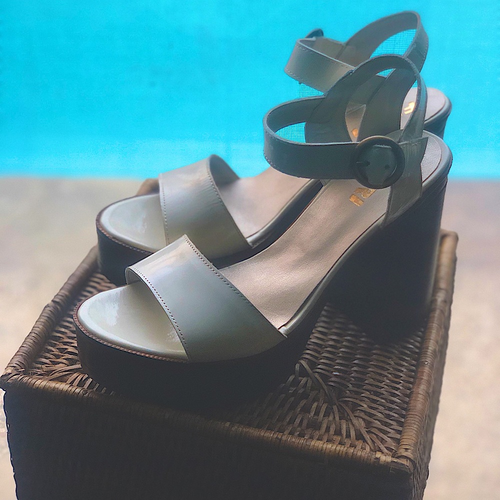 Fiori sandals